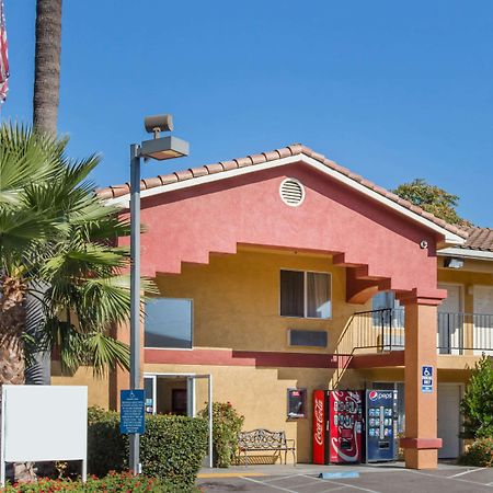 Econo Lodge Inn & Suites Lodi - Wine Country Area Dış mekan fotoğraf