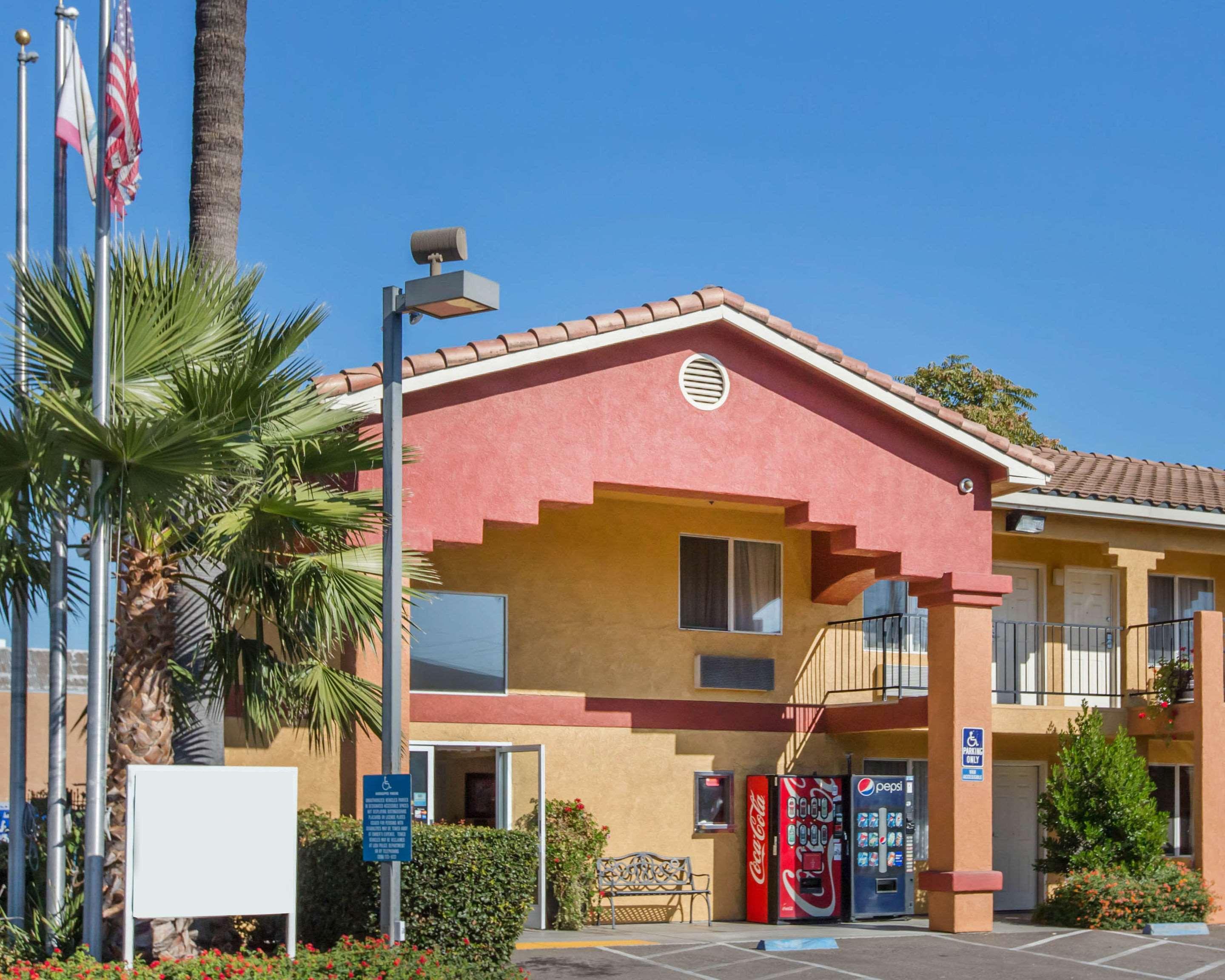 Econo Lodge Inn & Suites Lodi - Wine Country Area Dış mekan fotoğraf