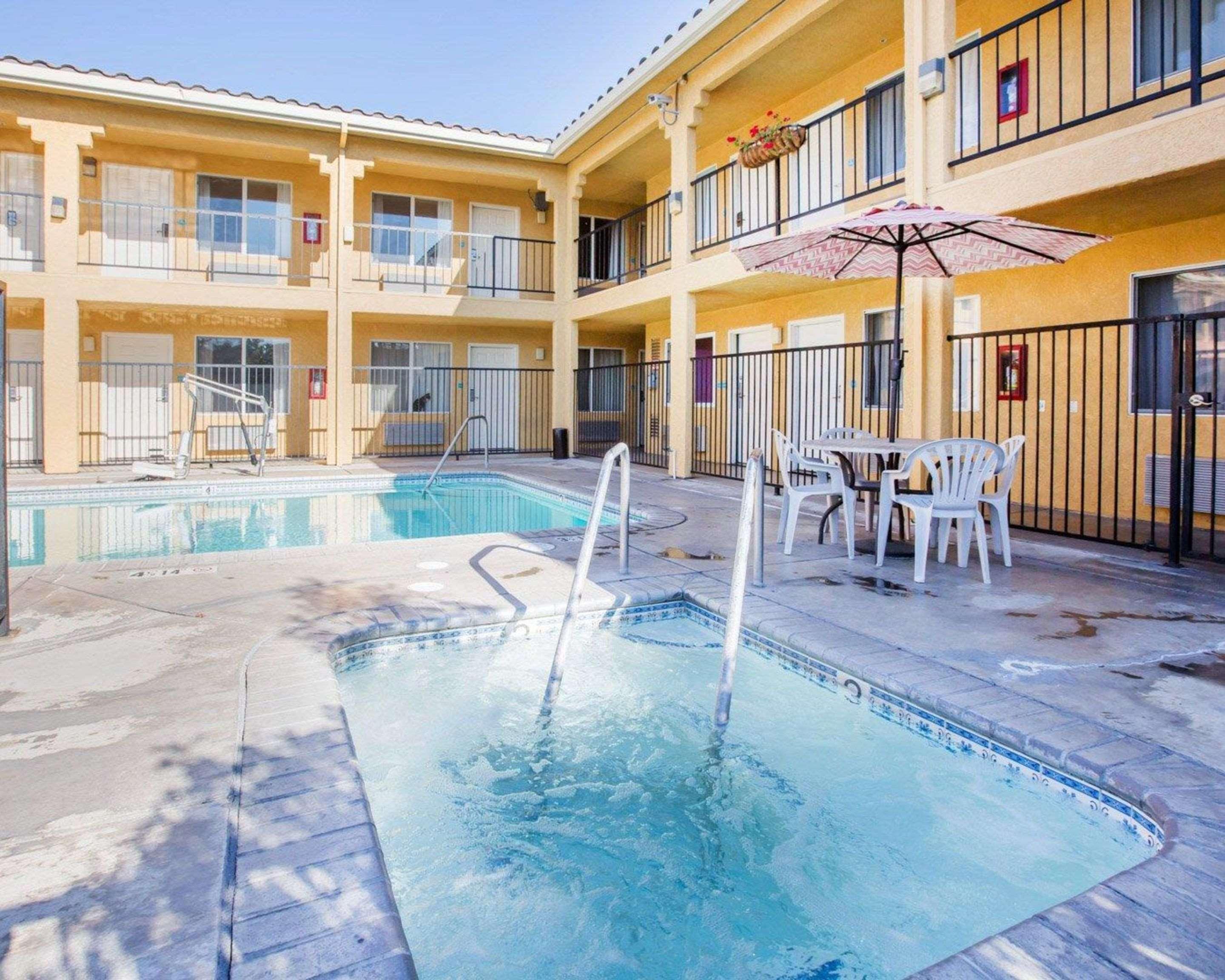 Econo Lodge Inn & Suites Lodi - Wine Country Area Dış mekan fotoğraf