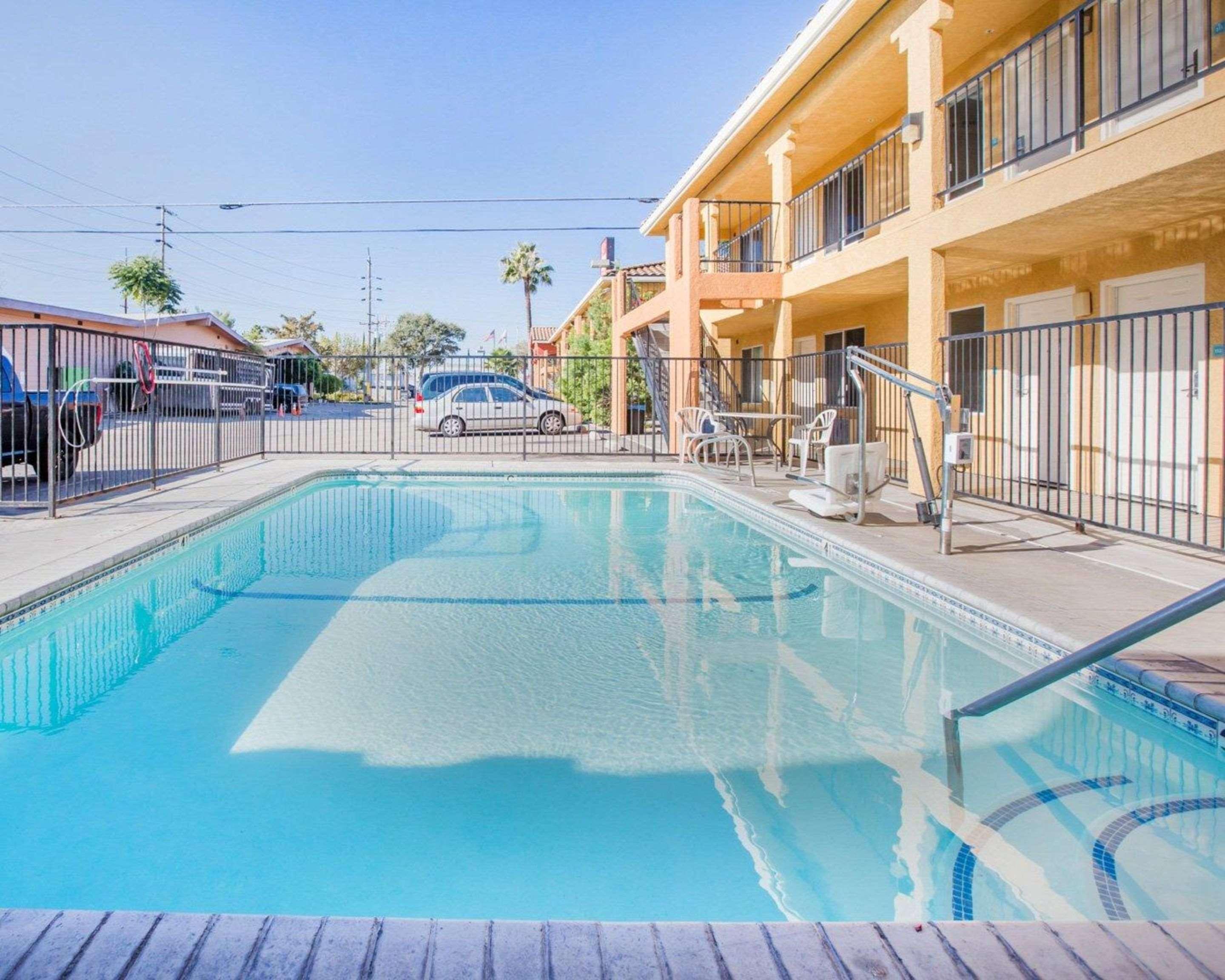 Econo Lodge Inn & Suites Lodi - Wine Country Area Dış mekan fotoğraf