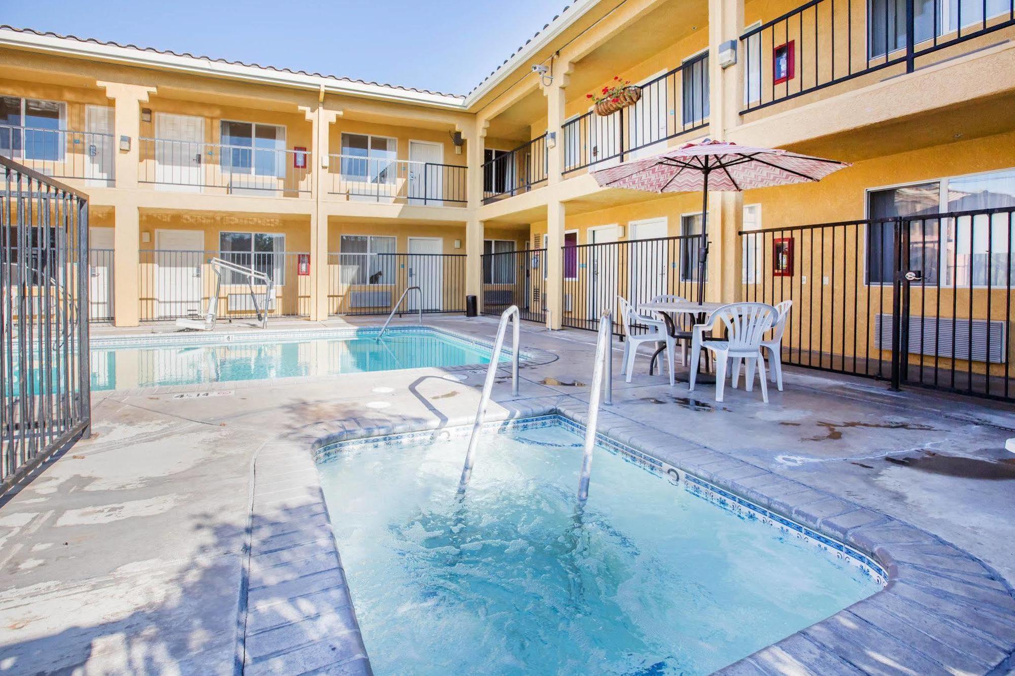 Econo Lodge Inn & Suites Lodi - Wine Country Area Dış mekan fotoğraf